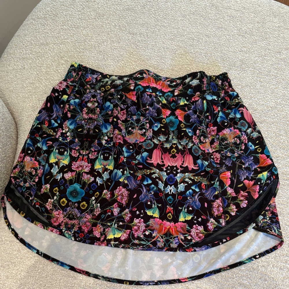 Lululemon hotty hot high rise flower scope skirt